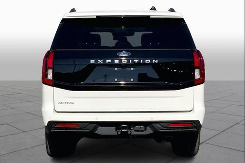Star White Metallic Tri-Coat 2025 Ford Expedition Active