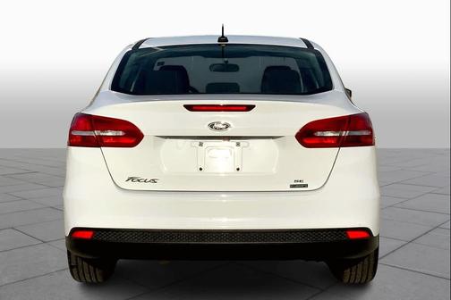 Oxford White 2018 Ford Focus SE