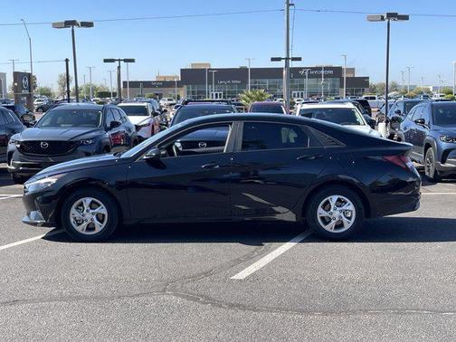 2023 Hyundai ELANTRA SE