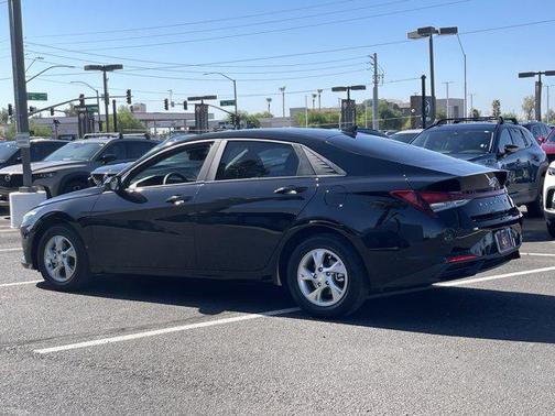 2023 Hyundai ELANTRA SE