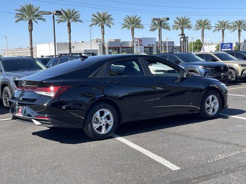 2023 Hyundai ELANTRA SE