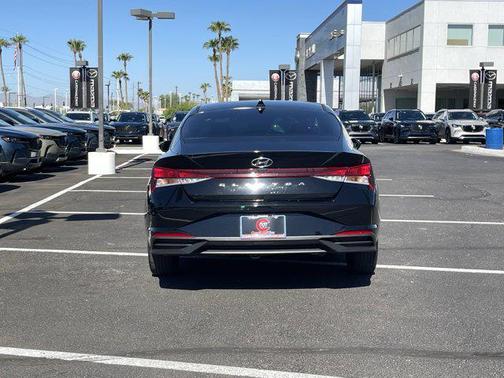 2023 Hyundai ELANTRA SE