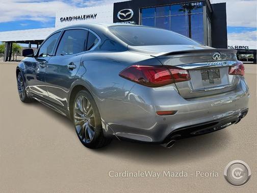 2017 INFINITI Q70L 3.7