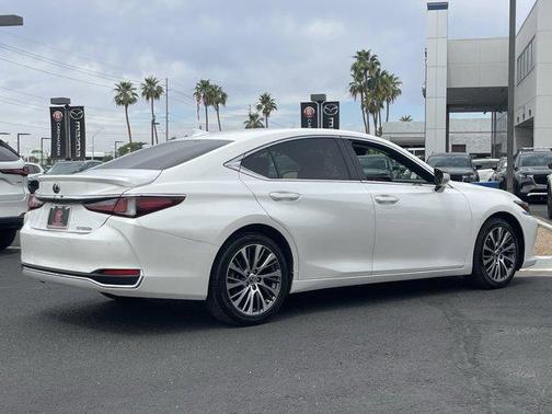 2019 Lexus ES 300h Base