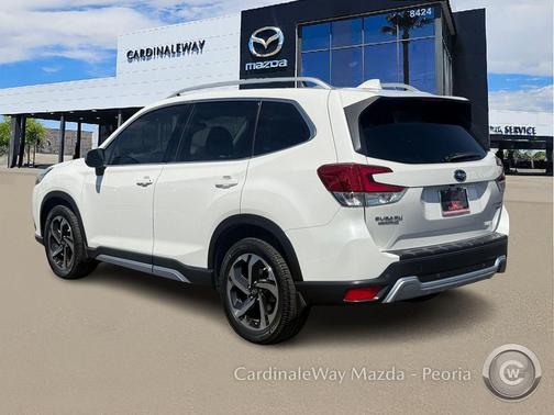 Crystal White Pearl 2022 Subaru Forester Touring