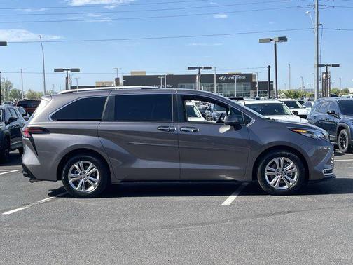 2022 Toyota Sienna Platinum 7 Passenger