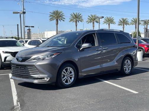 2022 Toyota Sienna Platinum 7 Passenger
