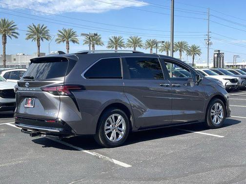 2022 Toyota Sienna Platinum 7 Passenger