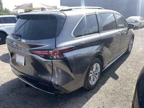 2022 Toyota Sienna Platinum 7 Passenger