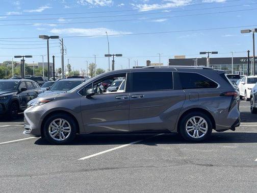 2022 Toyota Sienna Platinum 7 Passenger