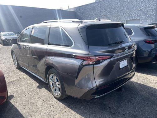 2022 Toyota Sienna Platinum 7 Passenger