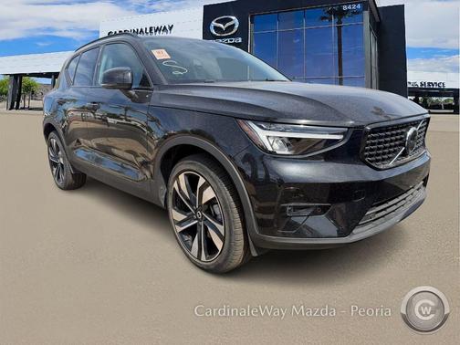 2025 Volvo XC40 B5 Plus Dark Theme