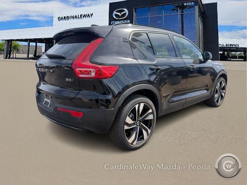 2025 Volvo XC40 B5 Plus Dark Theme