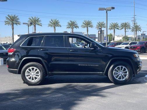 2022 Jeep Grand Cherokee Laredo
