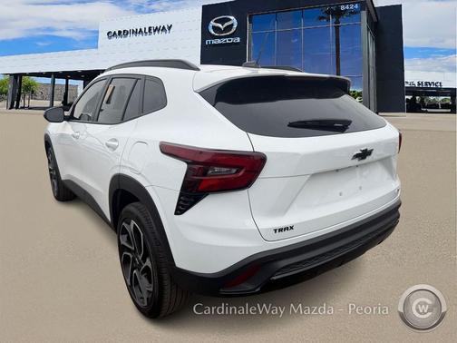 Summit White 2025 Chevrolet Trax FWD 2RS