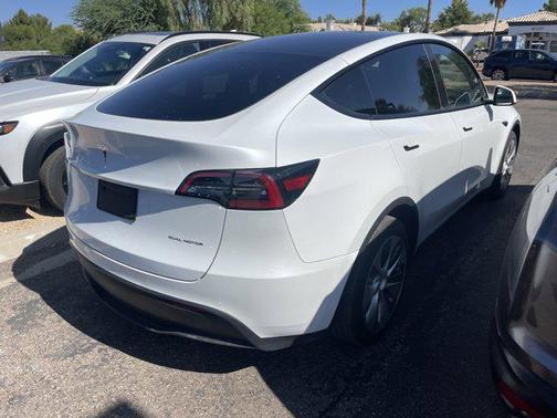 2022 Tesla Model Y Long Range Dual Motor All-Wheel Drive