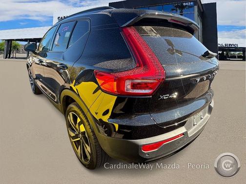2025 Volvo XC40 B5 Plus Dark Theme