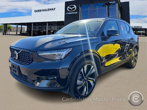 2025 Volvo XC40 B5 Plus Dark Theme