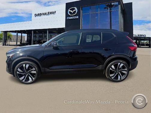 2025 Volvo XC40 B5 Plus Dark Theme
