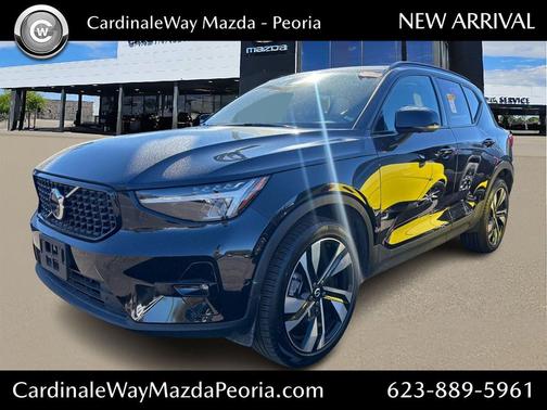 2025 Volvo XC40 B5 Plus Dark Theme