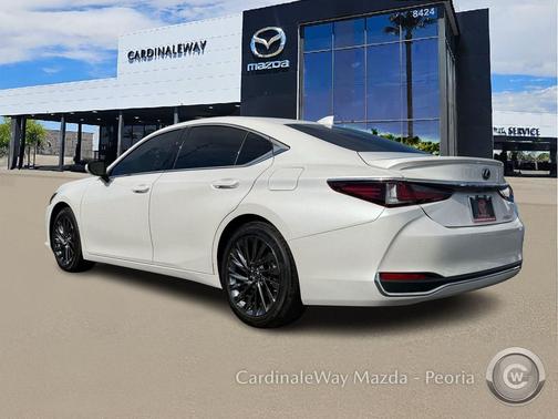 2025 Lexus ES 300h Luxury