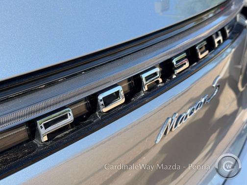 Dolomite Silver Metallic 2025 Porsche Macan Macan
