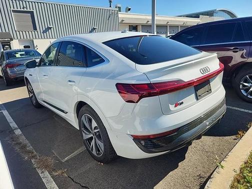 2024 Audi Q8 e-tron Premium Plus