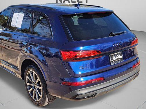 2024 Audi Q7 45 Premium Plus
