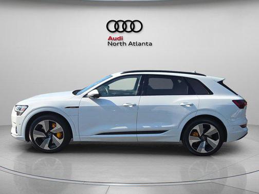 2022 Audi e-tron Premium Plus