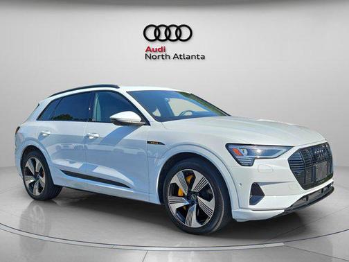 2022 Audi e-tron Premium Plus