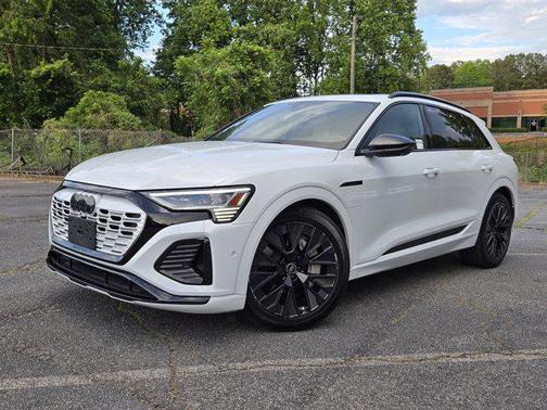 Glacier White Metallic 2024 Audi Q8 e-tron Prestige