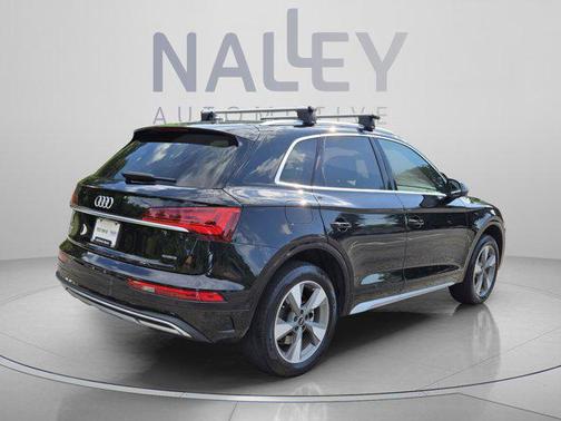 Mythos Black Metallic 2024 Audi Q5 40 Premium