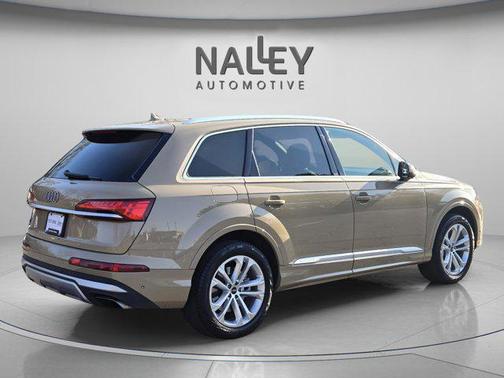Sakhir Gold Metallic 2025 Audi Q7 55 Premium Plus