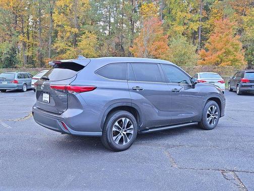 2023 Toyota Highlander Hybrid XLE