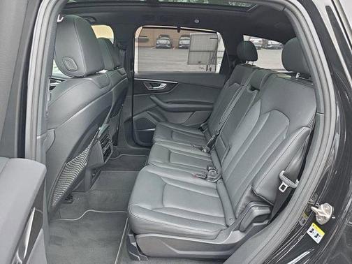 2025 Audi Q7 55 Prestige