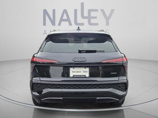 Mythos Black Metallic 2026 Audi Q3 TFSI quattro S tronic