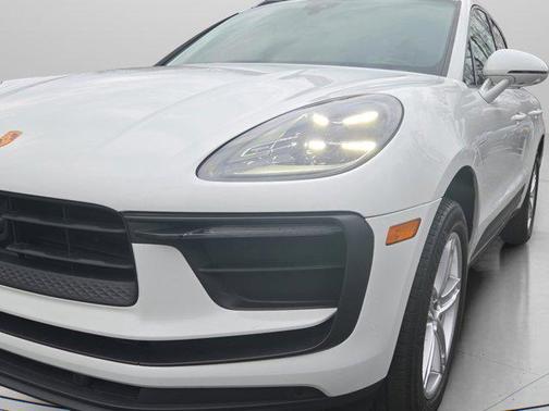 2023 Porsche Macan Base