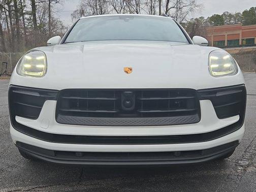 2023 Porsche Macan Base