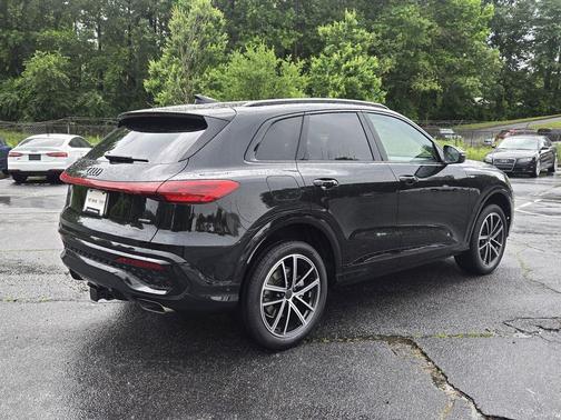 Mythos Black Metallic 2026 Audi Q5 Premium Plus TFSI quattro S tronic