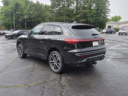 Mythos Black Metallic 2026 Audi Q5 Premium Plus TFSI quattro S tronic