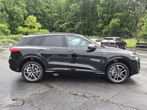 Mythos Black Metallic 2026 Audi Q5 Premium Plus TFSI quattro S tronic