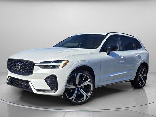 2024 Volvo XC60 B5 Ultimate Dark Theme