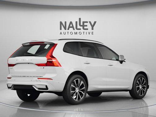 2024 Volvo XC60 B5 Ultimate Dark Theme