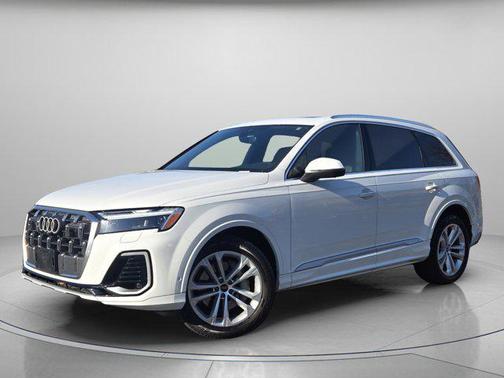 2025 Audi Q7 55 Premium Plus