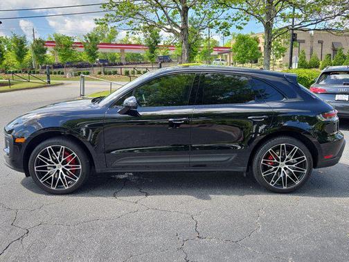 2022 Porsche Macan Base