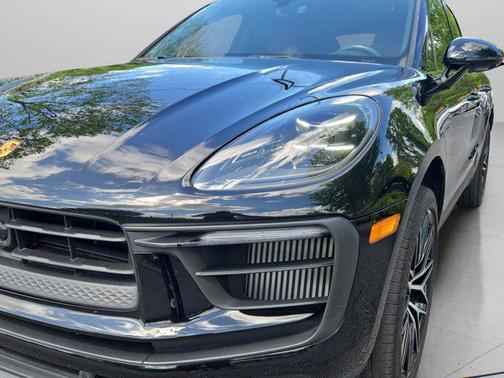 2022 Porsche Macan Base