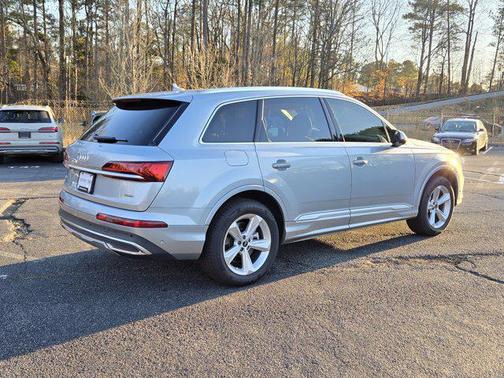 2023 Audi Q7 45 Premium Plus