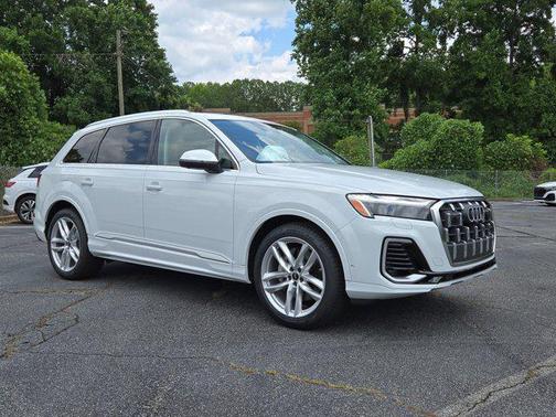 2025 Audi Q7 55 Premium Plus