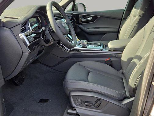 2025 Audi Q7 55 Premium Plus