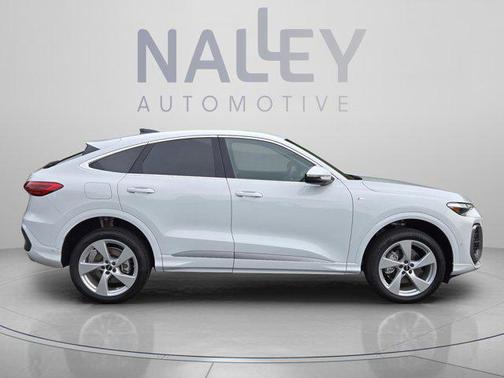 Glacier White Metallic 2025 Audi Q5 Premium Plus TFSI quattro S tronic